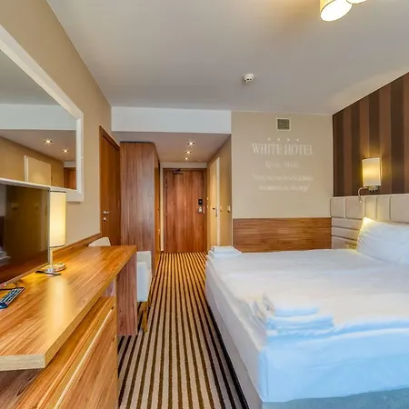 Hotel White