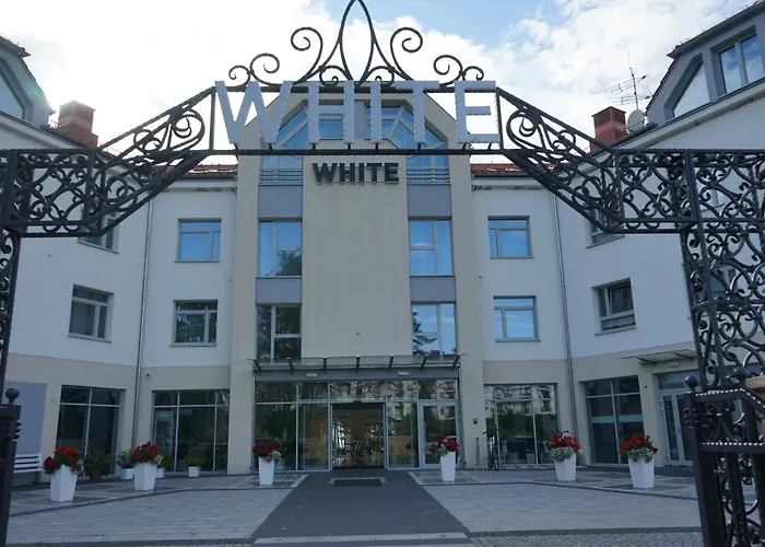 Hotel White 3*